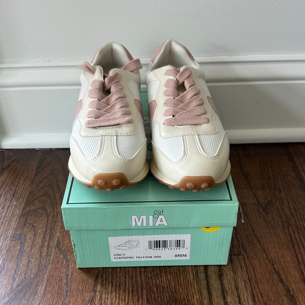 MIA Girls Traynor Sneakers in Cream and Blush